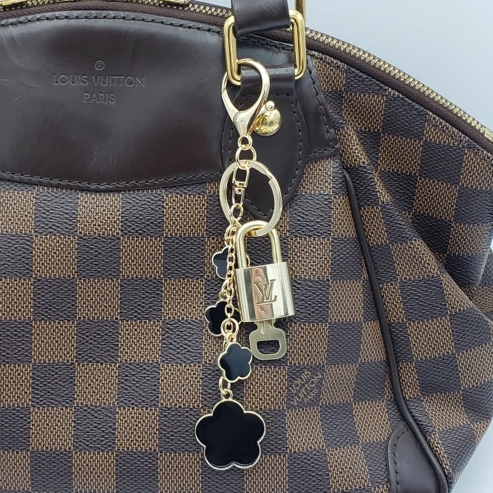 LV Gold Padlock Authentic 🔑 Luxury Bag Charm w/ Unbranded Flower Keychain - Picture 13 of 14